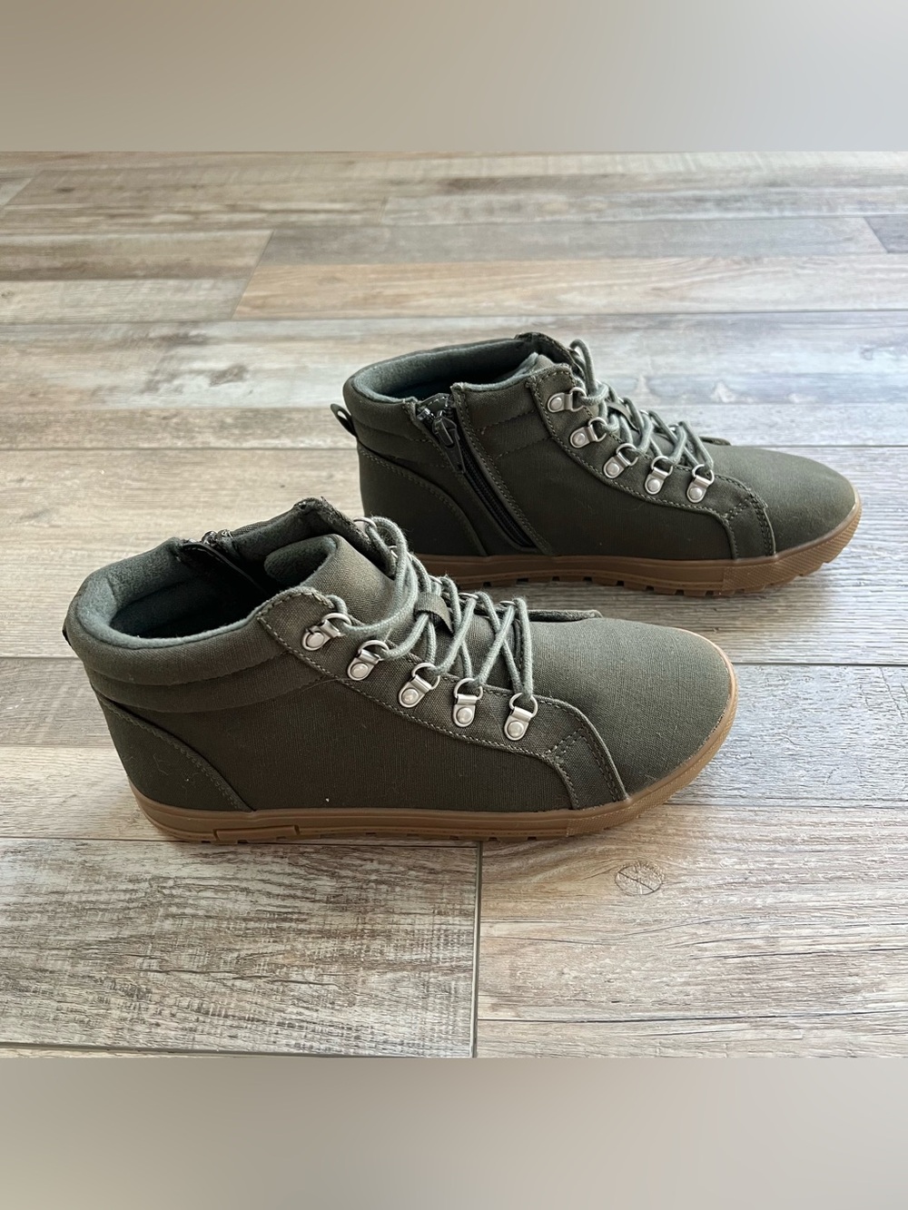 NWOT Gap Boys Olive Green Sneaker Boots Size 4